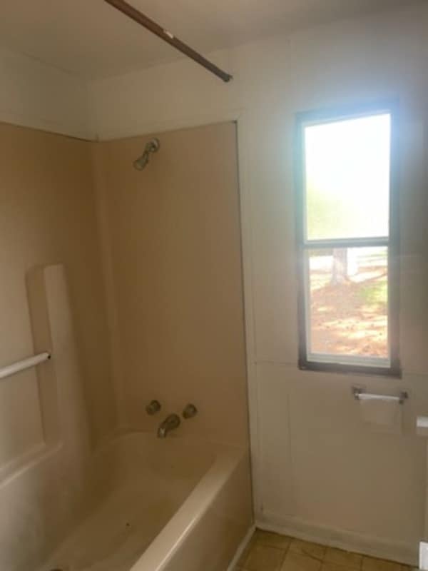 Building Photo - 127 Emily St