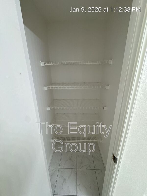 Building Photo - 816 W Loyola Ave