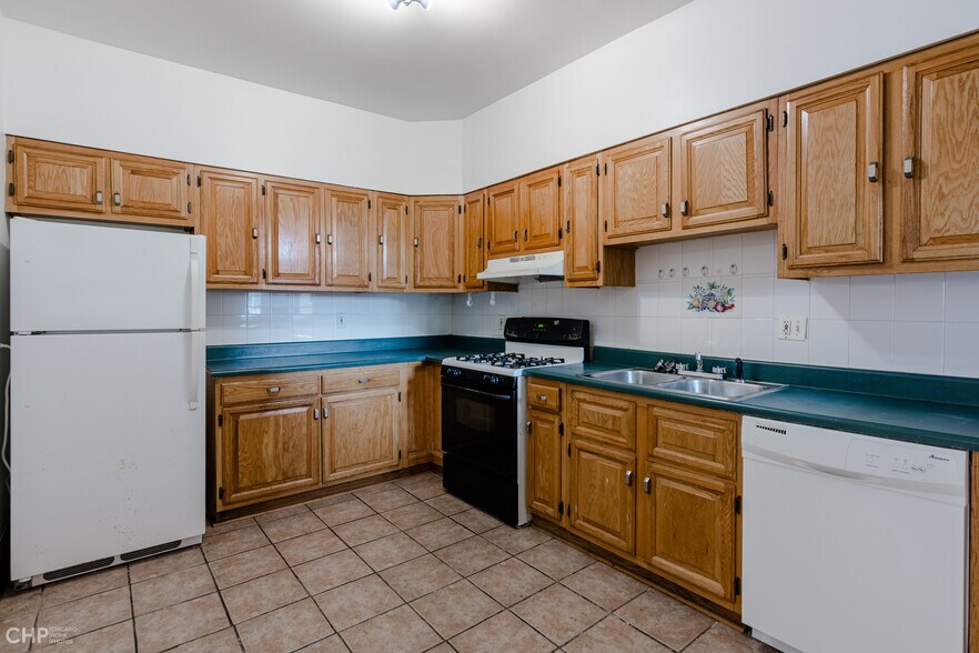 Building Photo - 5121 S Ingleside Ave
