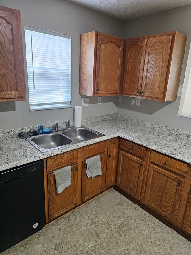 Building Photo - 1737 Moses Ave