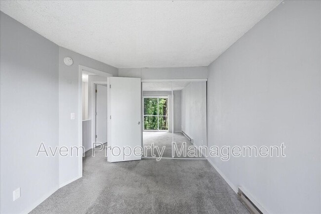 Building Photo - 5023-5033 SW Pasadena Street - 5027