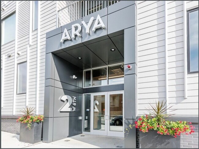 Building Photo - 2 W Sixth St