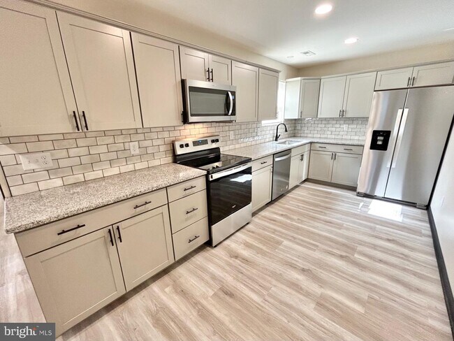 Building Photo - 201 McKinley Ave