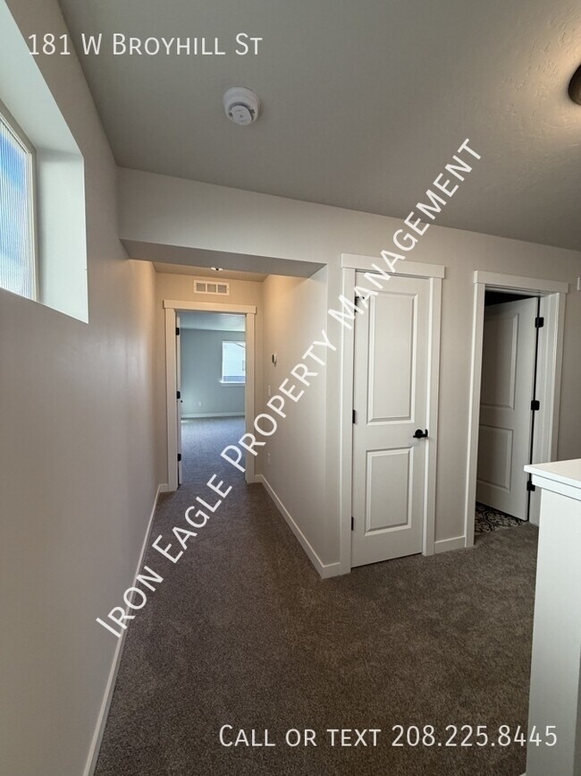 Building Photo - 181 W Broyhill St