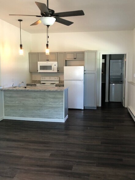 Building Photo - 211 W Mill St