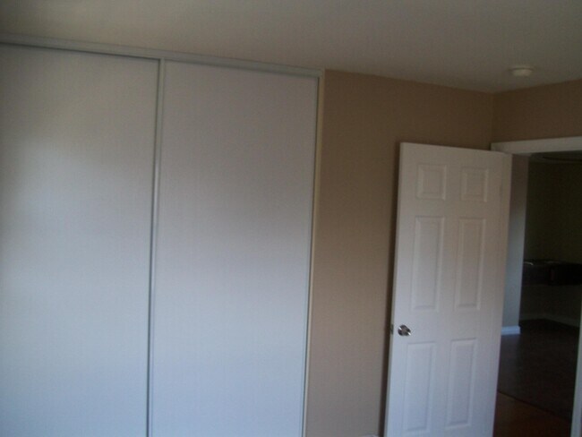 Building Photo - 38227 Lone Tree Ct
