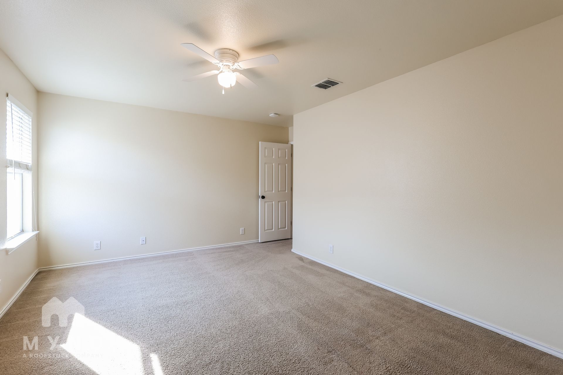 Building Photo - 404 Dove Wing