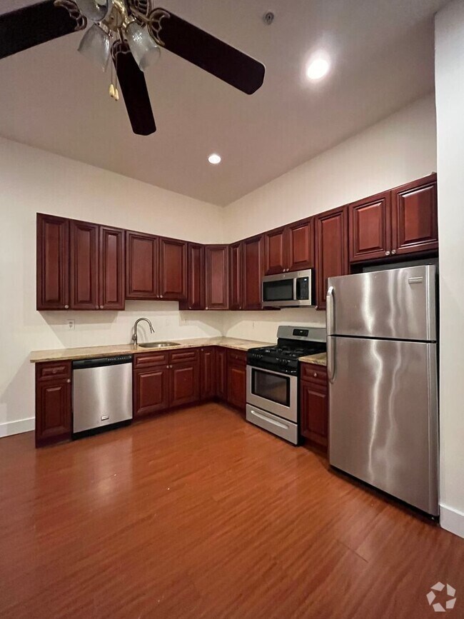 Building Photo - Spacious Two Bedroom Apartment in Washingt...