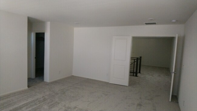 Building Photo - 5658 Autumn Cliffs Way