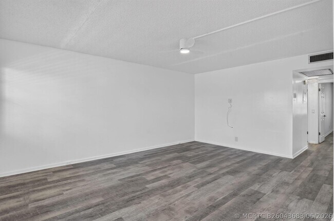 Building Photo - 3045 Cornwall C