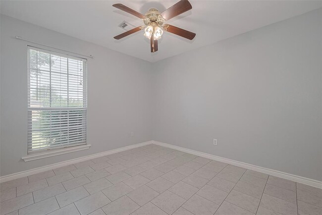 Building Photo - 9631 Highland Pointe Dr