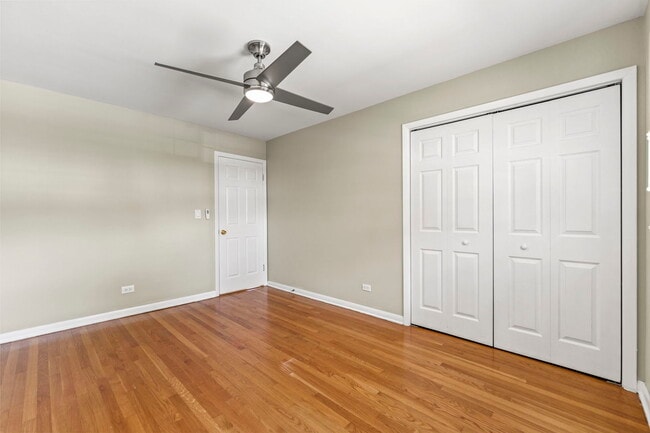 Building Photo - 1105 E Alder Ln