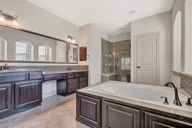 Building Photo - 40515 Manor Dr