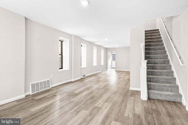 Building Photo - 606 Summit Ave