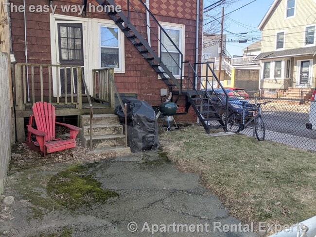 Building Photo - 2 Evergreen Square