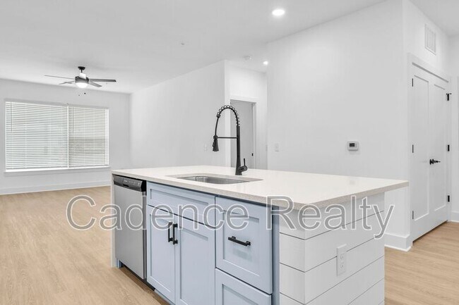 Building Photo - 614 S Kerr Ave