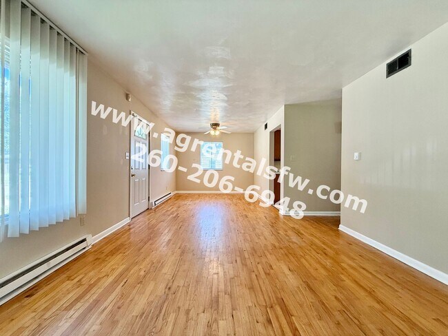 Building Photo - 3 bedroom House
