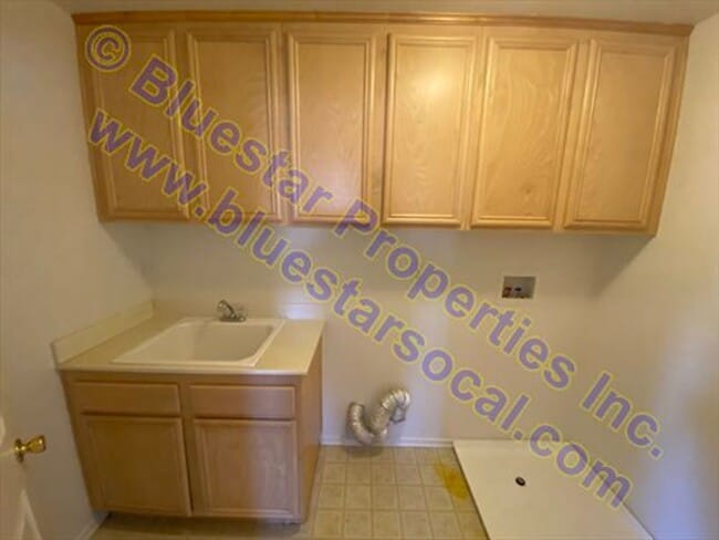 Building Photo - Beautiful 2 Story Home with 3 Car Garage In Victorville