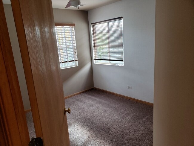 Building Photo - Updated 3 bd 2.5 ba updated home