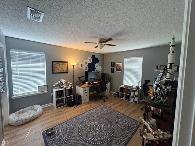 Building Photo - 496 Walnut Dr