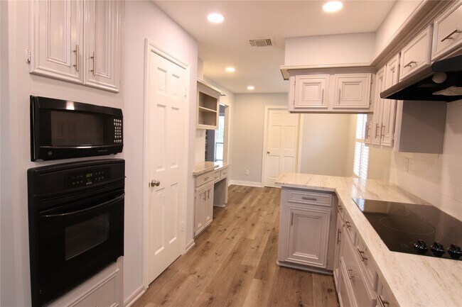 Building Photo - 12511 Ella Lee Ln