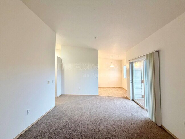 Building Photo - 10020 SW 125th Ave