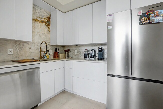 Building Photo - Downtown Atlanta Luxury Condo