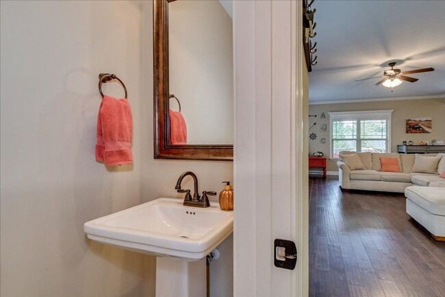 Building Photo - Grovetown Beautiful House