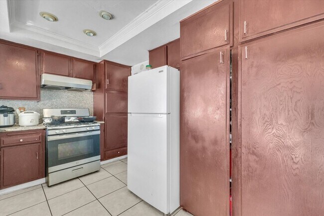 Building Photo - 5958 Quiroz Dr