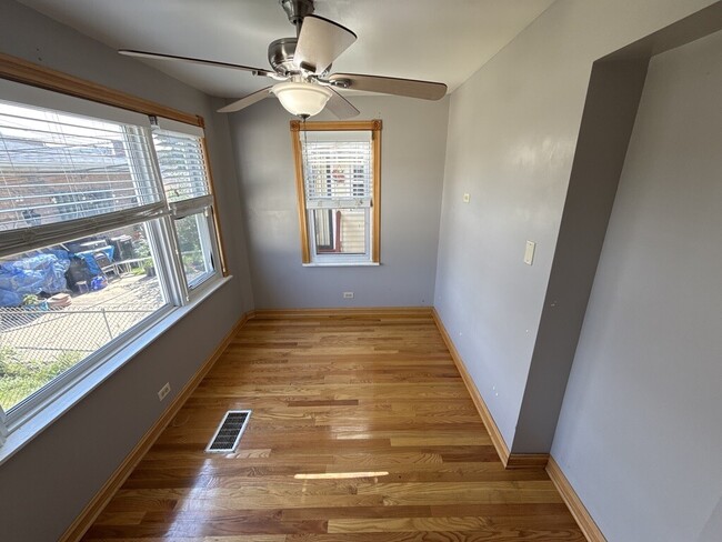 Building Photo - 5327 W Wolfram St