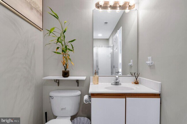 Building Photo - 1066 Gardenview Loop