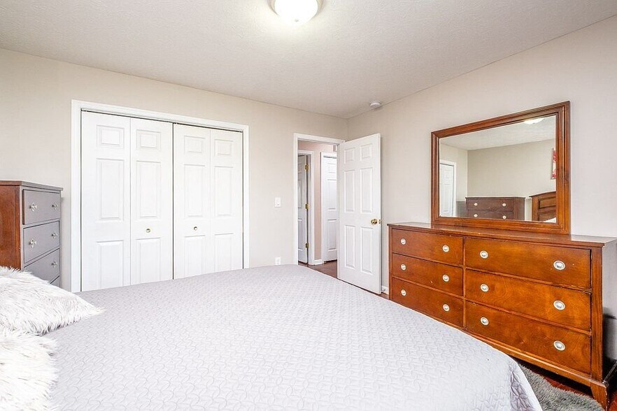 Building Photo - 1380 Stonechris Dr