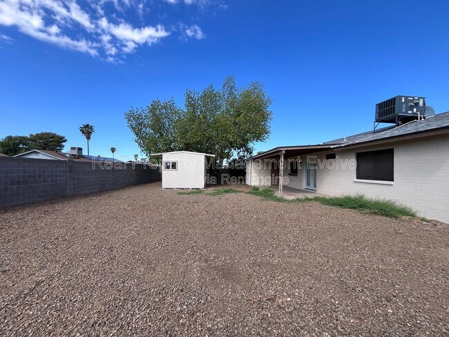 Building Photo - 1535 W Rosemonte Dr