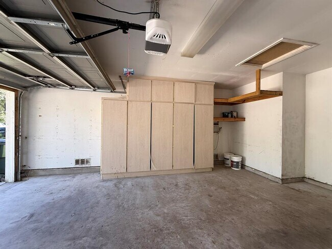 Building Photo - 1030 London Ln