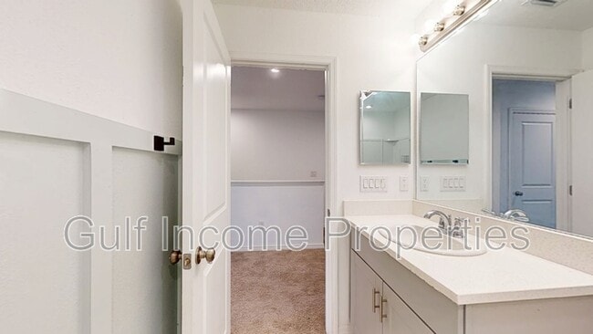 Building Photo - 10340 Oakside Dr