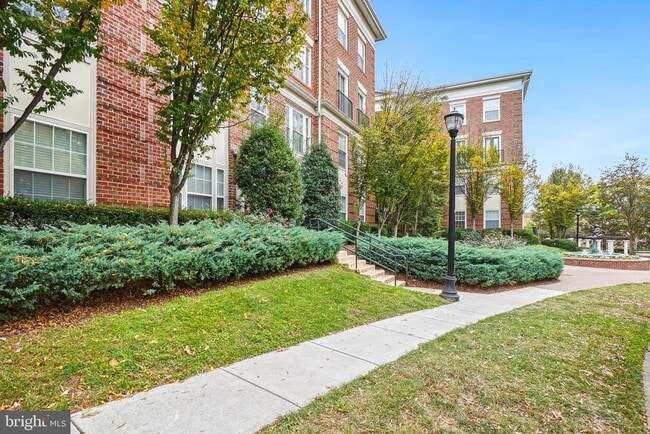 Building Photo - 27 Booth St