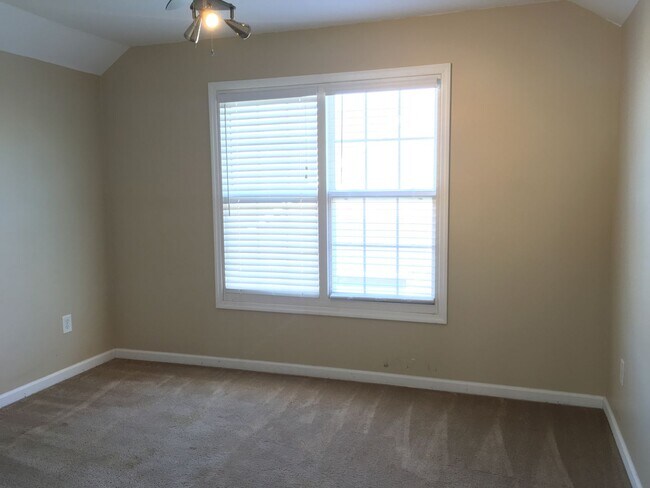 Building Photo - 241 Collinwood Dr
