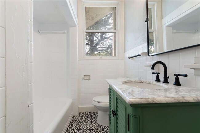 Building Photo - FULLY REMODELED  bedroom 7 baths