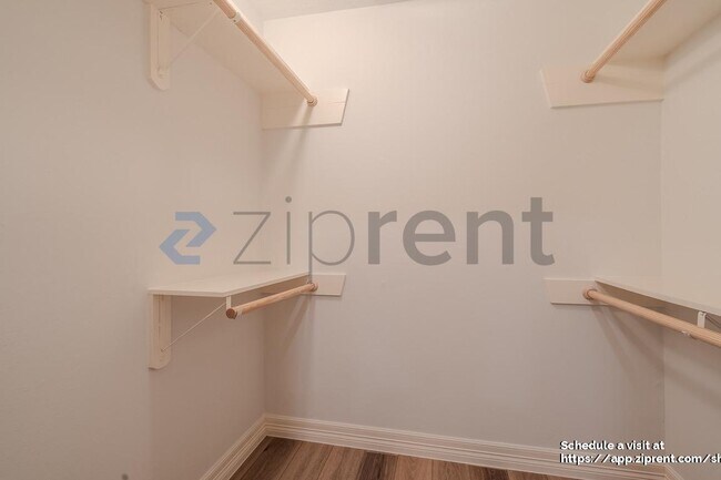 Building Photo - 4031 Leeshire Dr