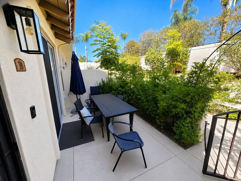 Building Photo - 1474 Rancho Rose Way