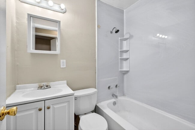 Building Photo - 3 Bedroom Ranch Style Home In Dellwood