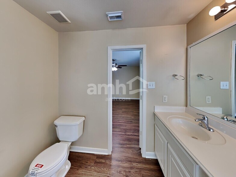 Building Photo - 28926 Village Creek Loop