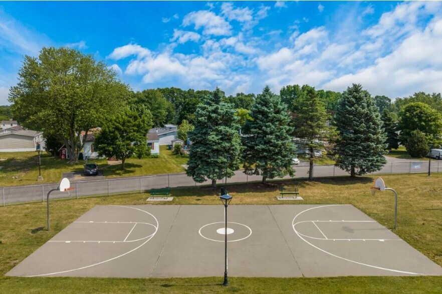 Building Photo - 3735 Pinoak St