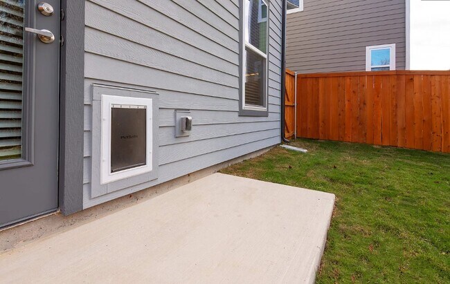 Building Photo - 3901 James Pitts Dr