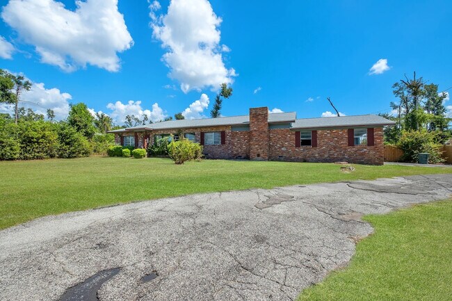 Building Photo - 218 Cactus St