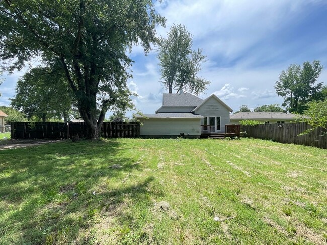 Building Photo - 4/2 bedroom house in republic