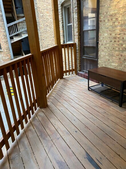deck - 5704 S Kimbark Ave