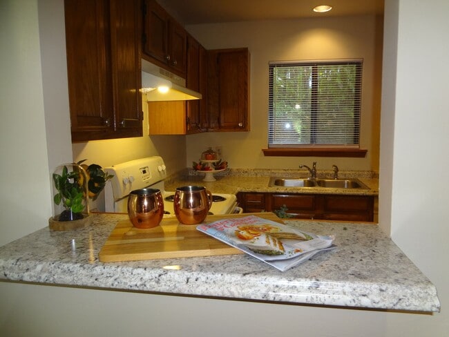 Building Photo - 93 Lystra Hills Ln