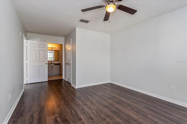 Building Photo - 3940 Southpointe Dr