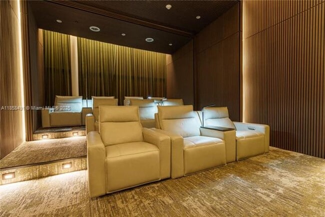 Building Photo - 700 NE 24th St